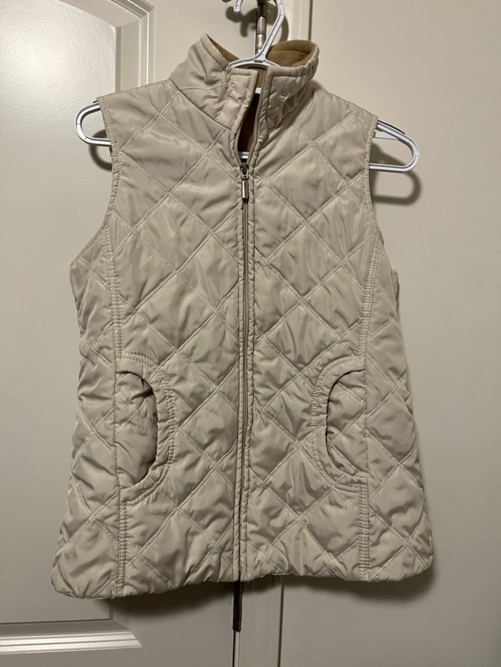 Jane Ashley Quilted Puffer Vest in Light Beige